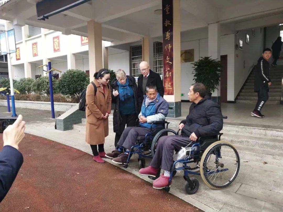 温暖32万人的火与光!_残疾人