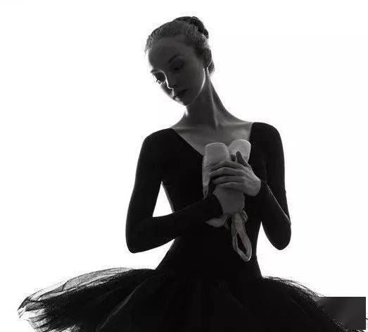 天鹅颈!古典芭蕾为什么能练出漂亮的肩背和修长的脖颈?