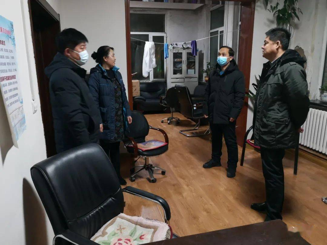 伊春森工朗乡林业局公司党委副书记,总经理唐加忠检查指导疫情防控