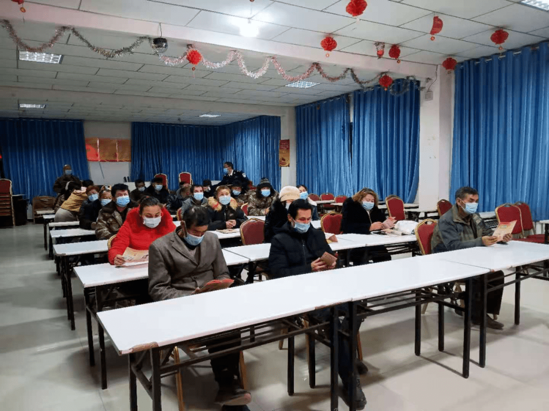 国语学习夜校开启双语教学