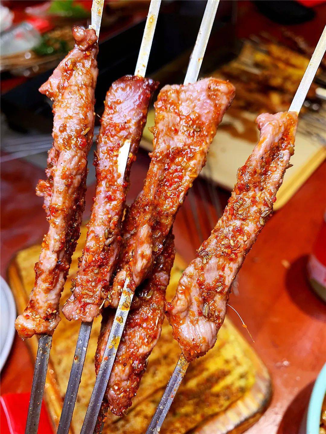长春网红烤烧烤店,烤大骨头人手一个,还有马勺菜 榴莲鸡柳