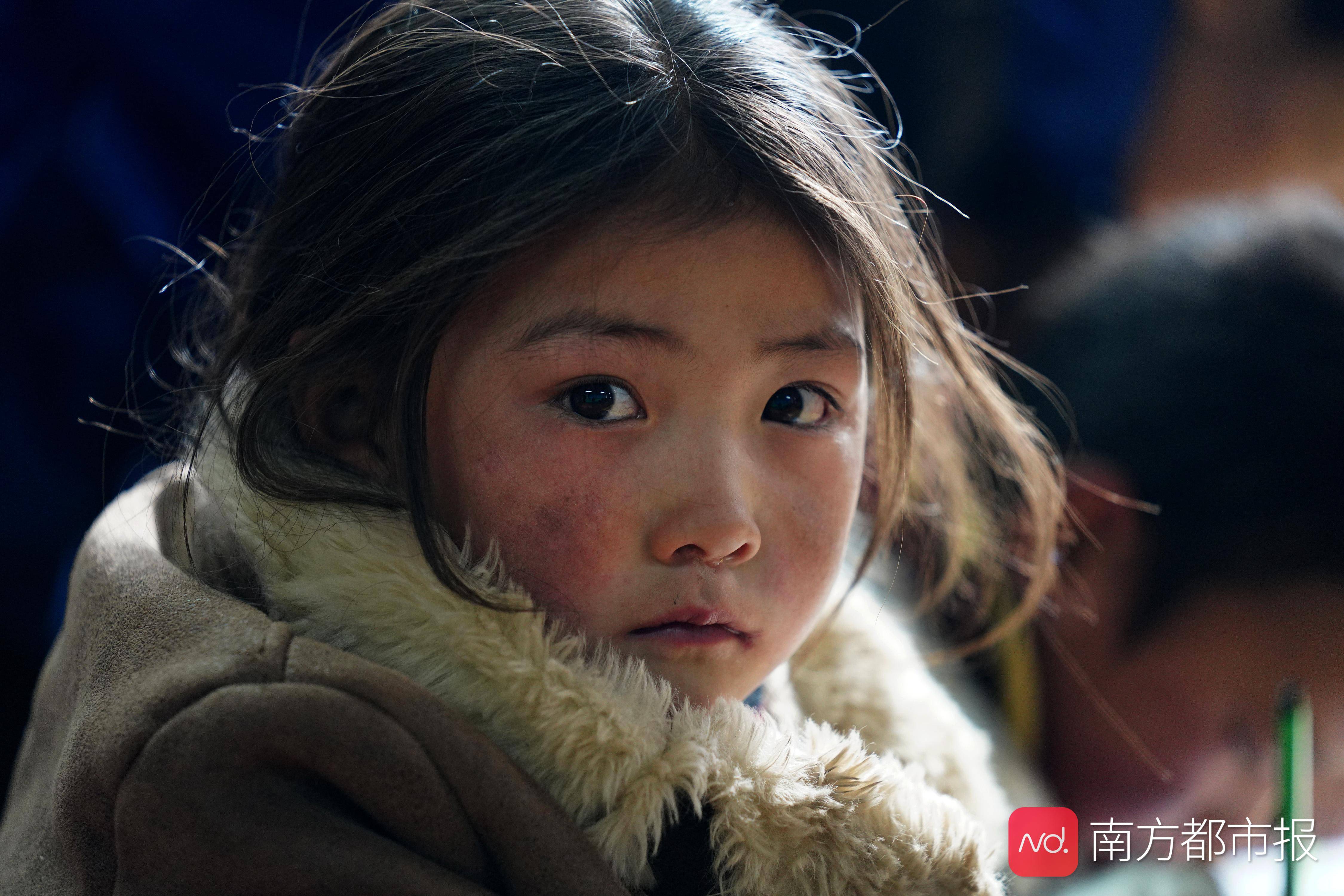 童年丁真不让每双纯净眼睛因贫失学藏区教育14年