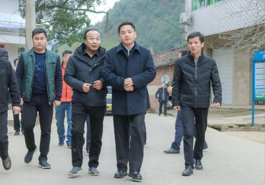 郭峰在督查指导农村人居环境整治工作时强调:创新机制