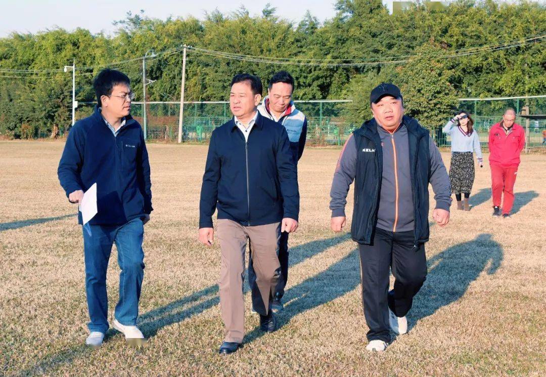 副市长何世恰到梧州体训基地调研梧州宝石节系列活动场地准备情况