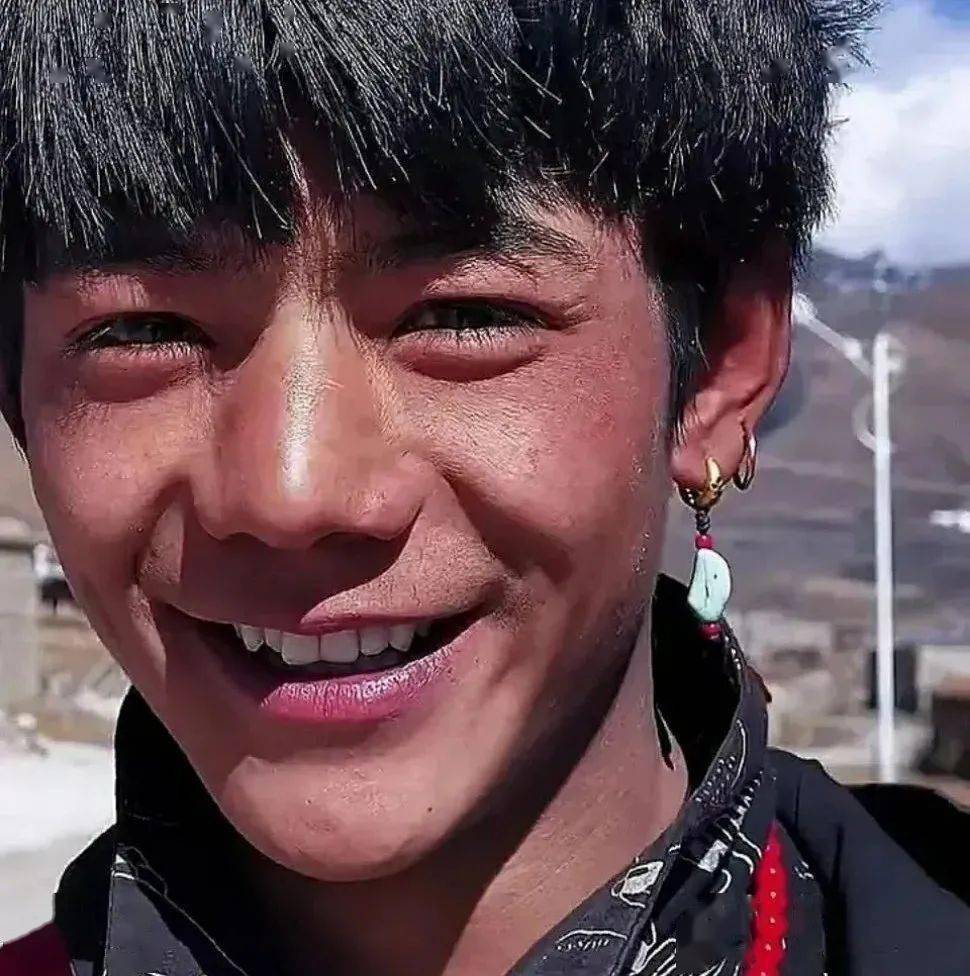 手机壁纸头像丁真