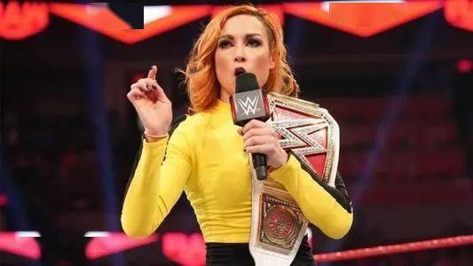 依然还是女汉子贝基林奇晒怀孕健身照距离临产仅剩一个月