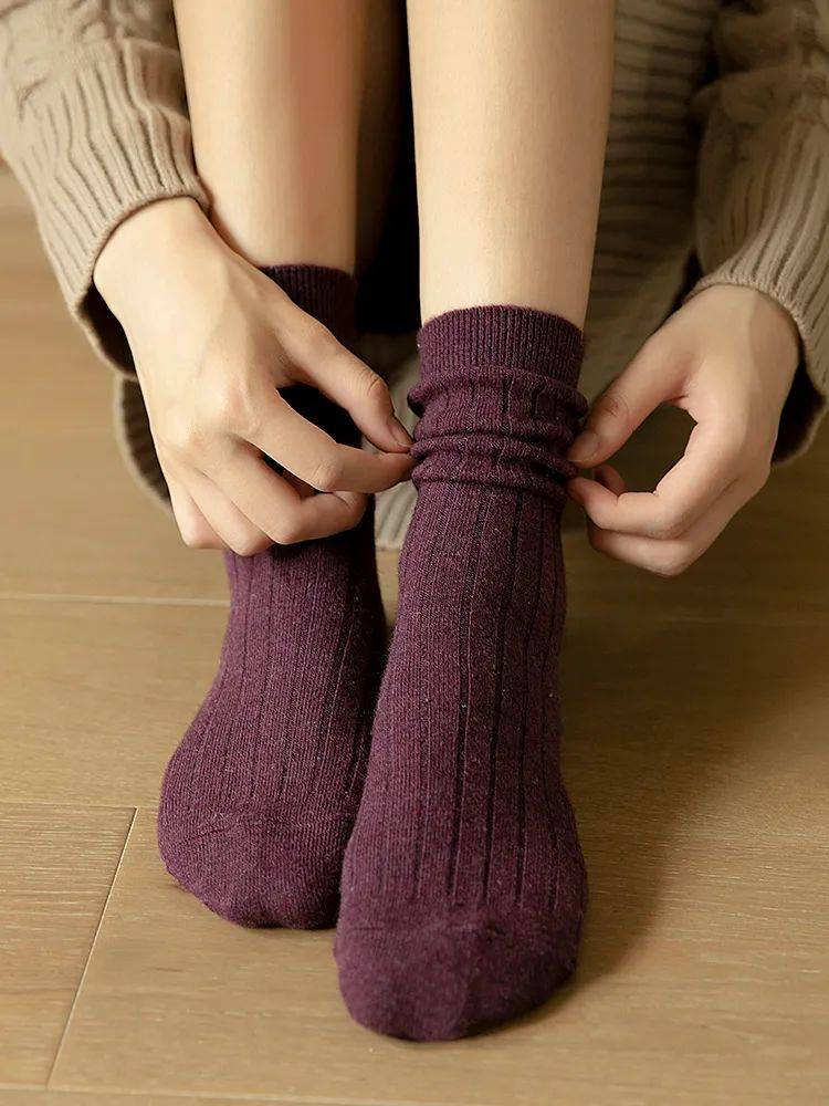 0-10 度,深秋)这款袜子共有 3 种款式:当然袜子除了好舒服,还要好看!