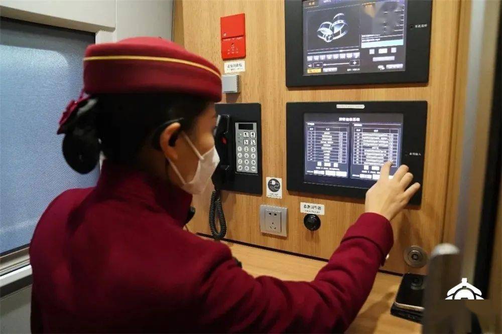 高铁不设广播员,甜美的播音从哪儿来?_列车