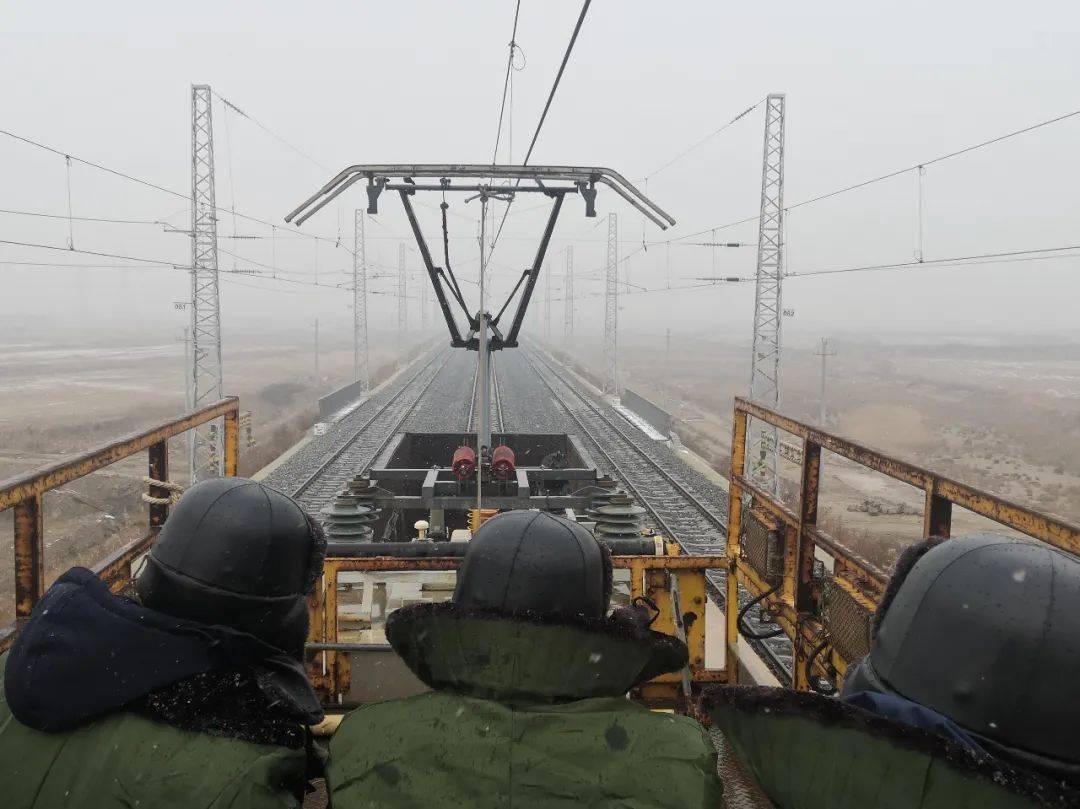 黄大铁路完成接触网冷滑试验