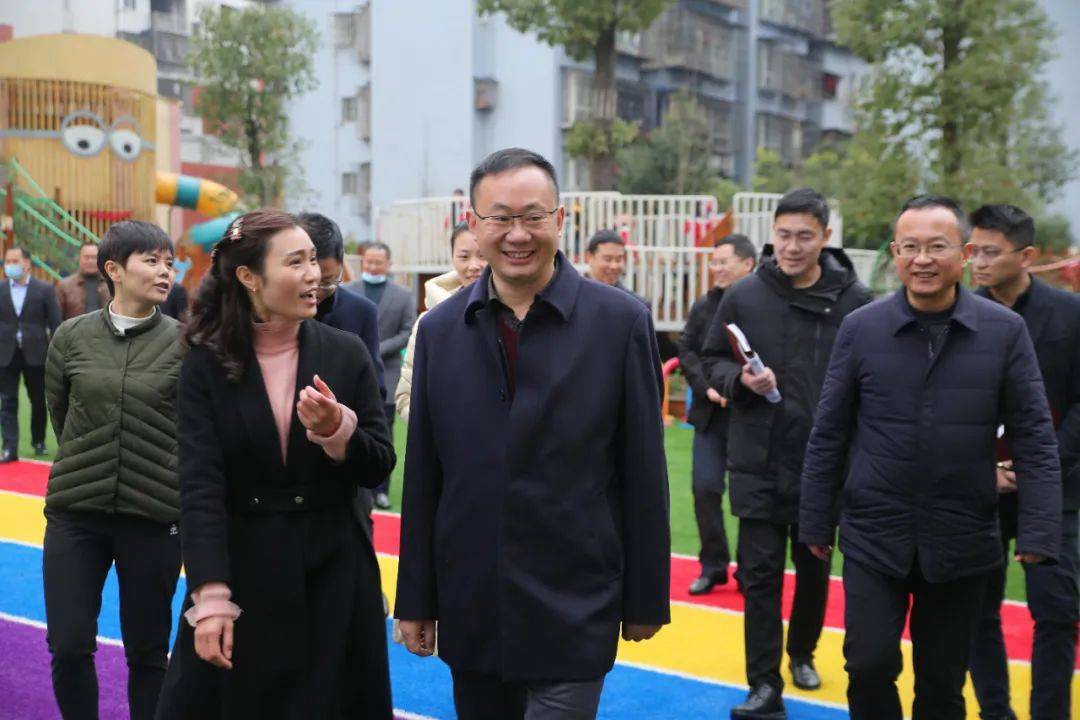 12月4日上午,县委书记米亮率队到我县教育系统部分学校调研.