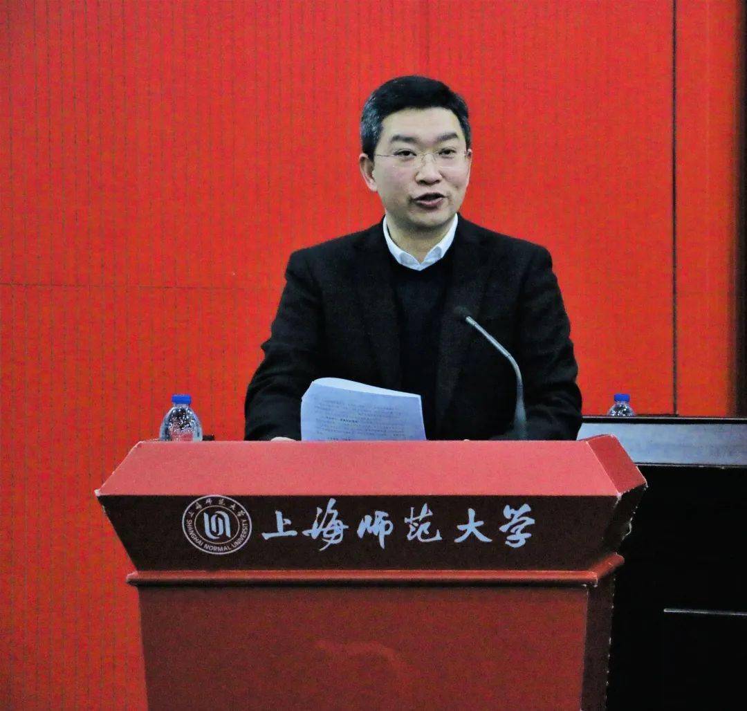 徐汇区教育局副局长周刚发言学校以用人单位录取人数和毕业生满意度为