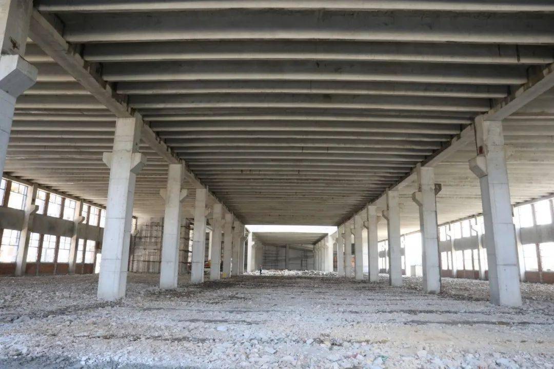 国内首个四层大跨度预制预应力双t板体系工业厂房顺利完成主体结构