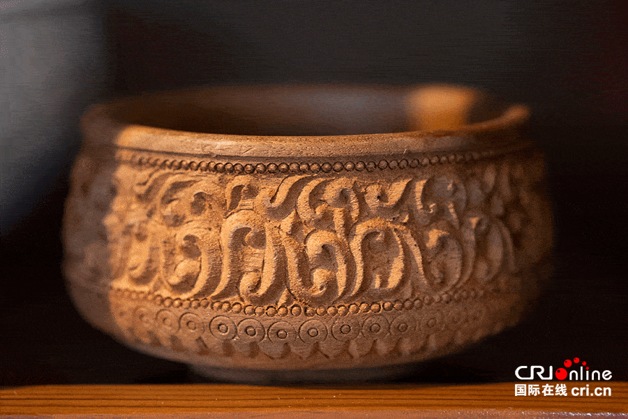 【外籍记者看新疆】木雕传统技艺刻画维族新生活