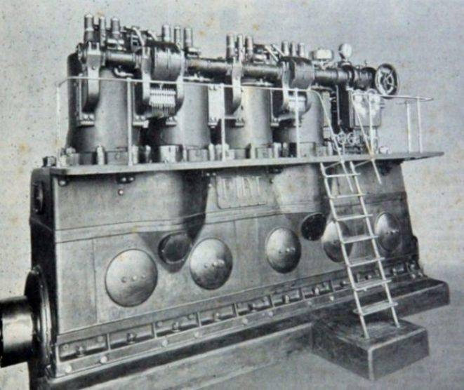 1910年,英国工程师艾伯特和他制造的内燃机1900年英国第一艘潜艇试航