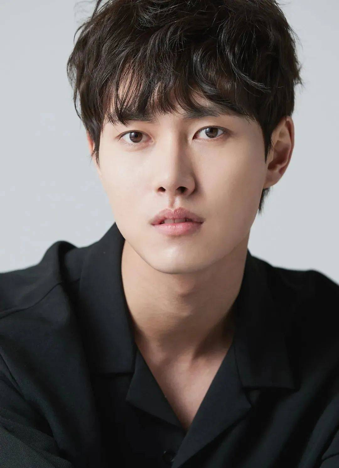 遇到狐狸精我认栽|毕竟那是李栋旭啊!_男生