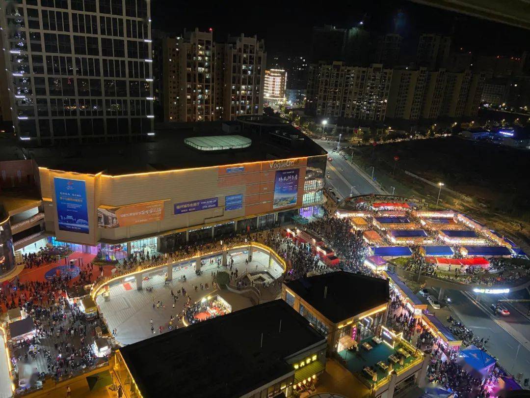 就在昨晚10万人流蜂拥而入梧州三祺城现场挤爆了