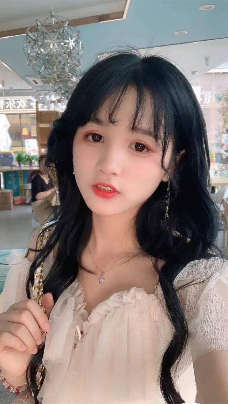 手机壁纸网红萌小叶