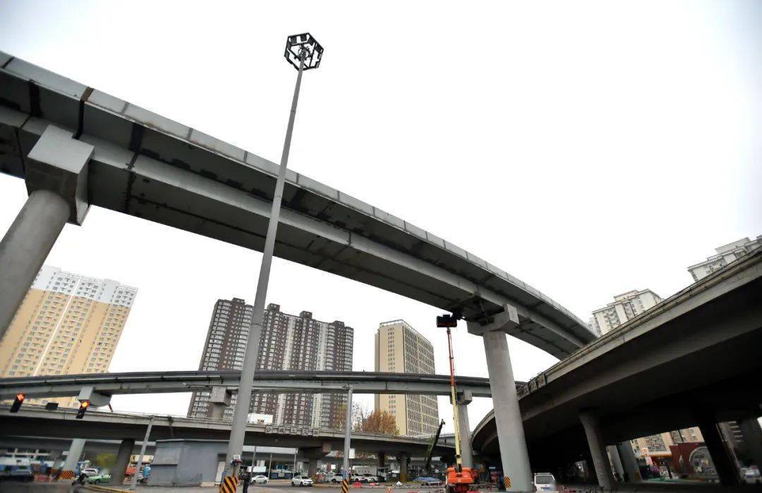 东至建工路高架桥,南起新安路路基护栏起点,北至东南二环主线桥北端