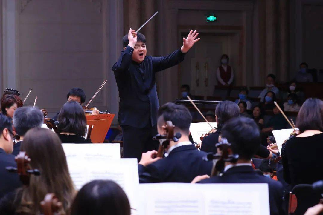 天津交响乐团聘请著名指挥家李飚担任音乐总监