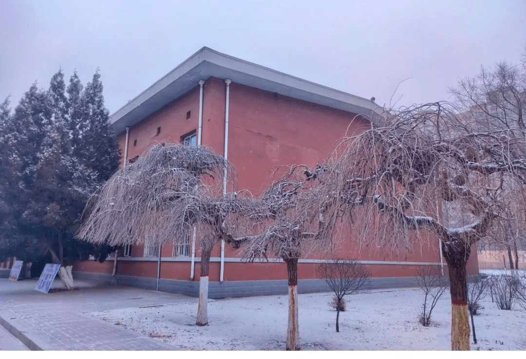 内蒙古大学雪景图片