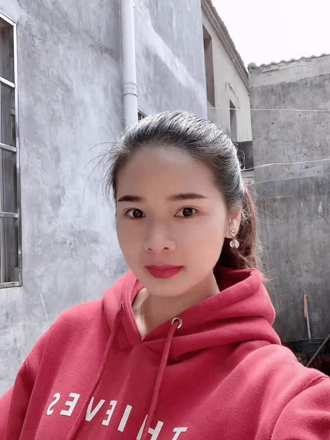 天门相亲交友551期:91年绝美气质小仙女,喜欢这样的男孩子!