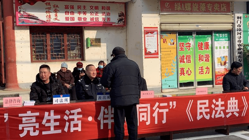 以"冬季攻势"行动为契机,结合"百万警进千万家",将传统宣传模式与新型