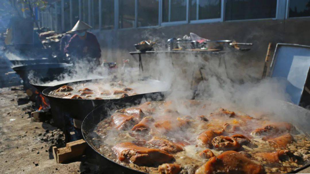 走去施甸吃年猪饭