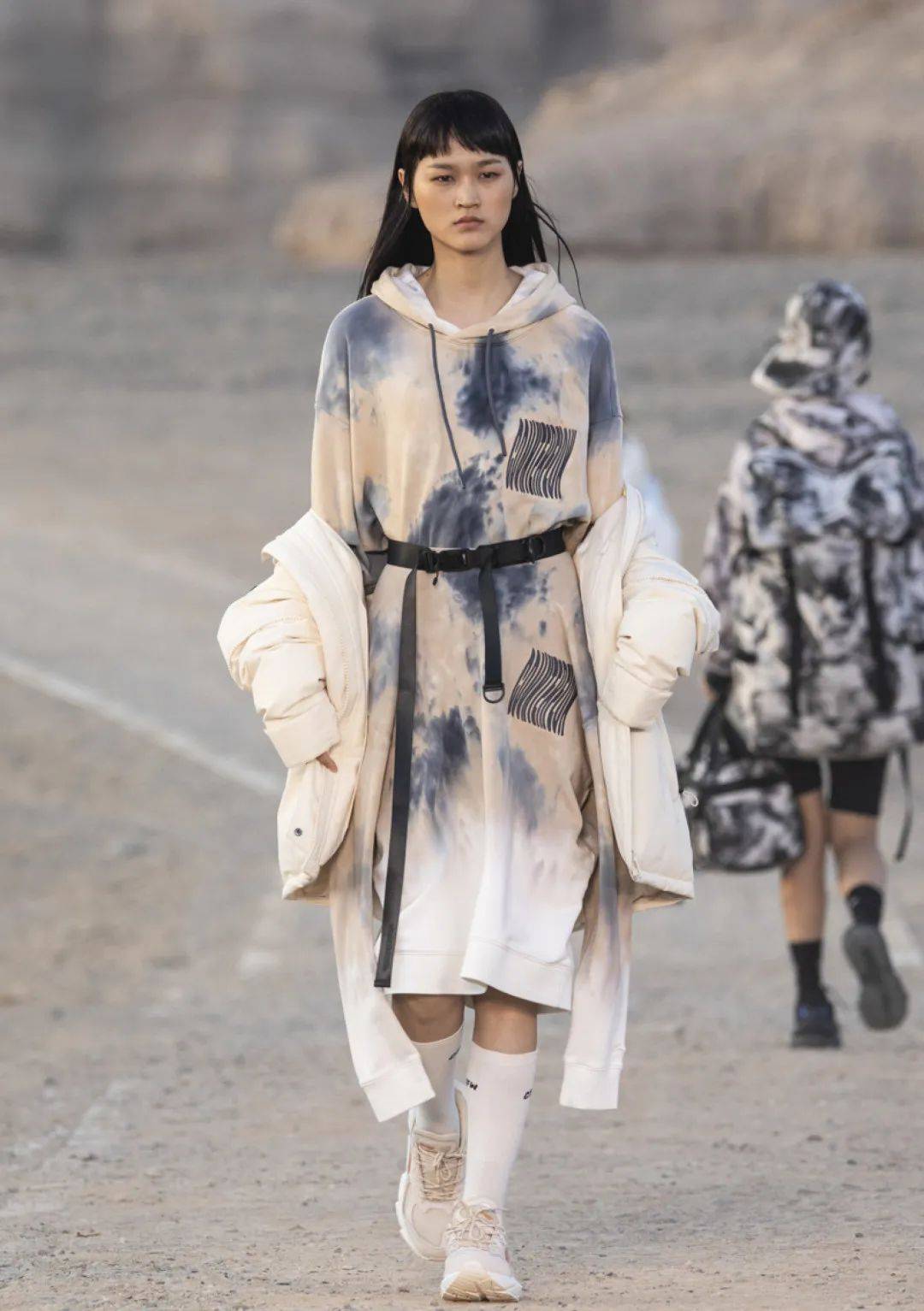 米绘扎染的时尚魅力把潮流穿上身