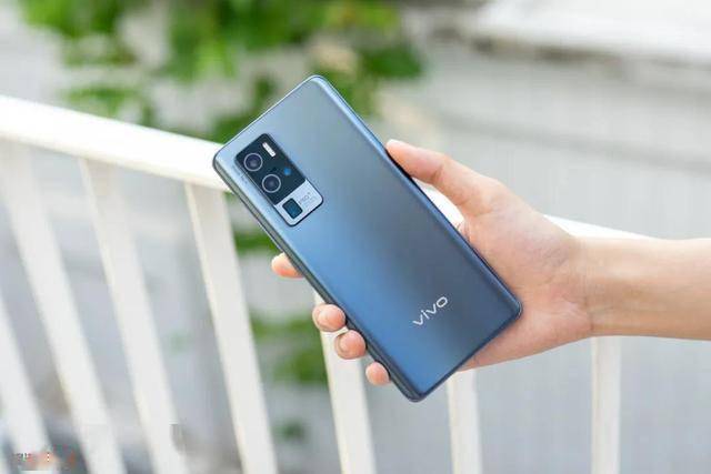 这也意味着,vivo x60 pro  可能也会是首批搭载骁龙 888 移动平台的