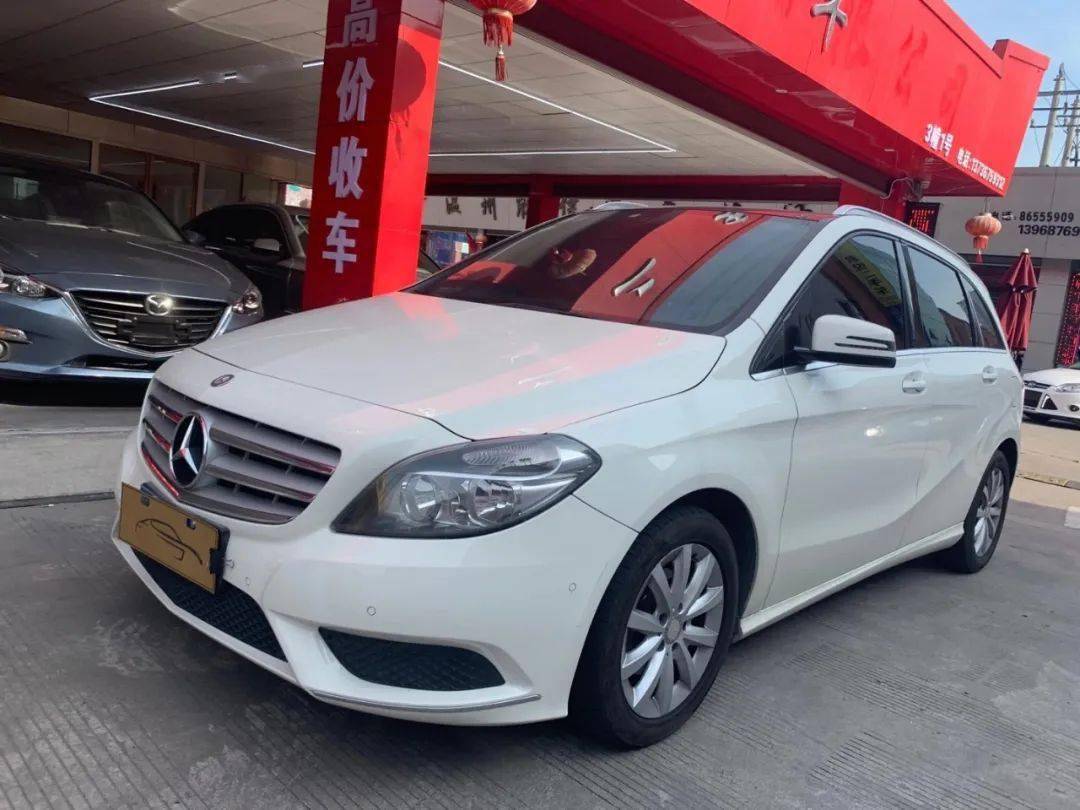 2013年奔驰b180全景真皮