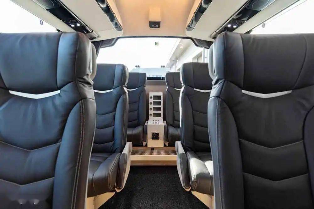 欧洲豪华陆地头等舱带您看看西班牙伊利萨尔i8高端旗舰客车