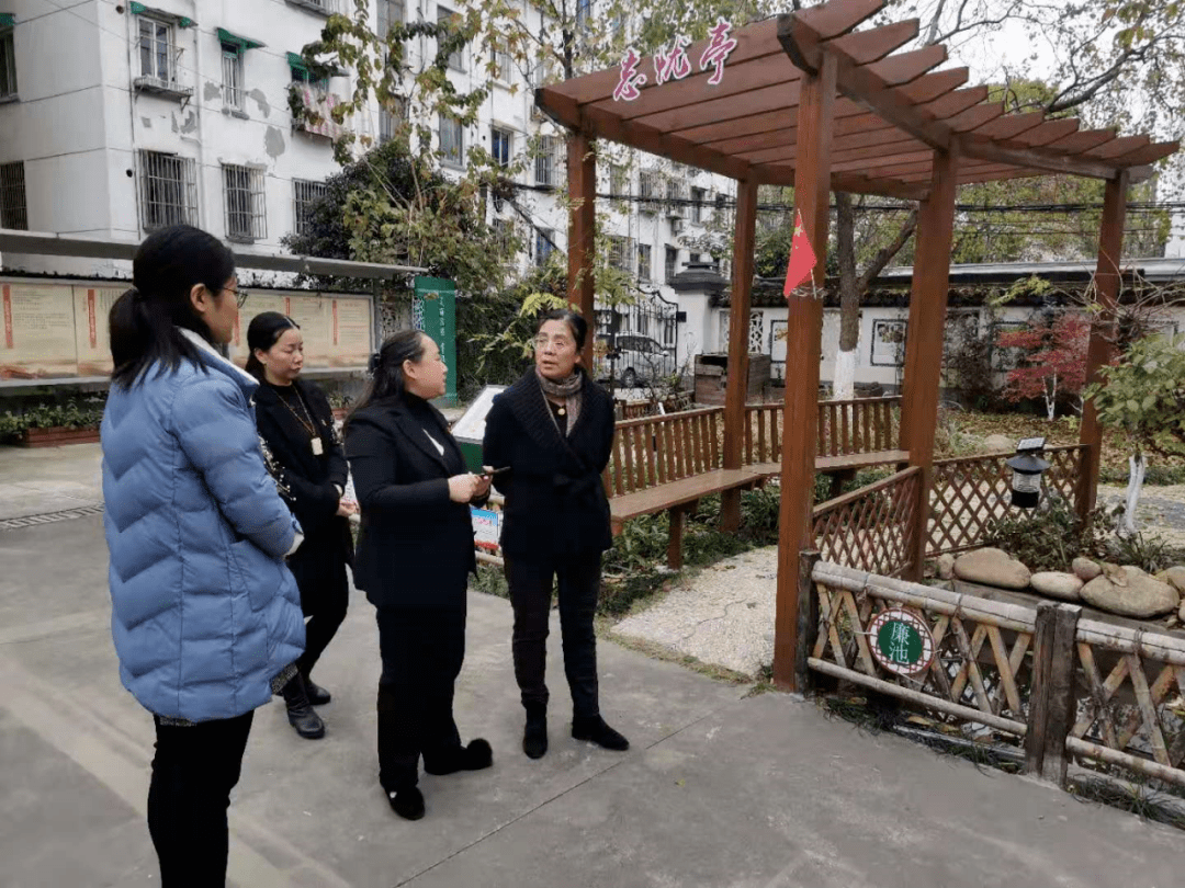 虎丘街道高度重视"两委"换届工作,今天街道党工委书记侯丽萍走访社区