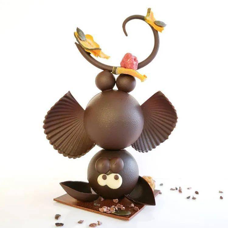 用苹果分离器,用邮戳,用剪纸……这些脑洞大开的造型巧克力令人惊艳!