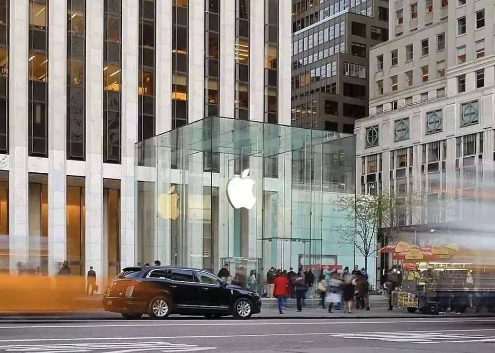 苹果旗舰店的那片玻璃可以聊一个小时