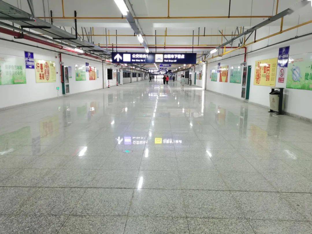 贵港高铁站指示牌杂乱接个人像在走迷宫遭过罪的你呀敢不敢来吐槽