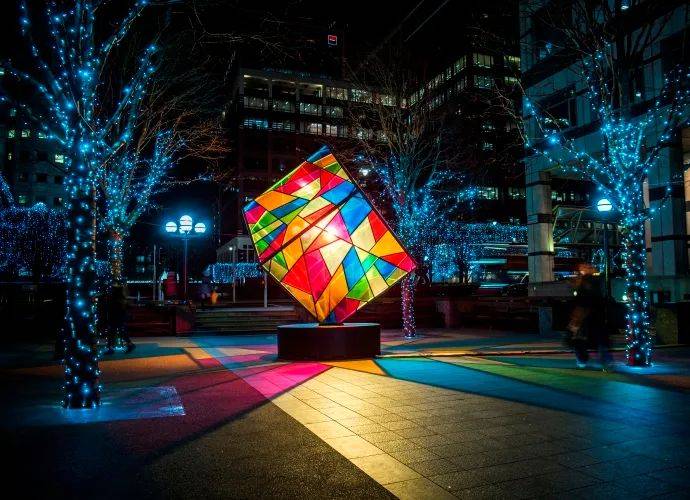 伦敦金丝雀码头最新9件灯光艺术装置作品_colour