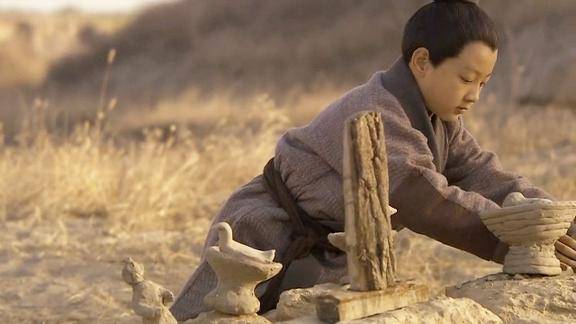 童年的孔子用泥做祭品祭奠父亲圣人的童年独特而寂寞