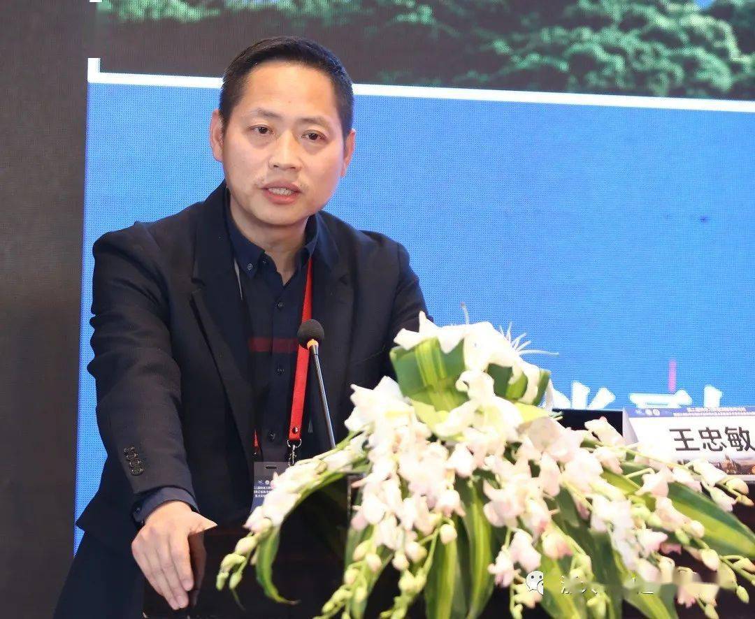 肝脏肿瘤应用中操作的技术难点》徐辉雄副院长讲解《肿瘤微环境超声调