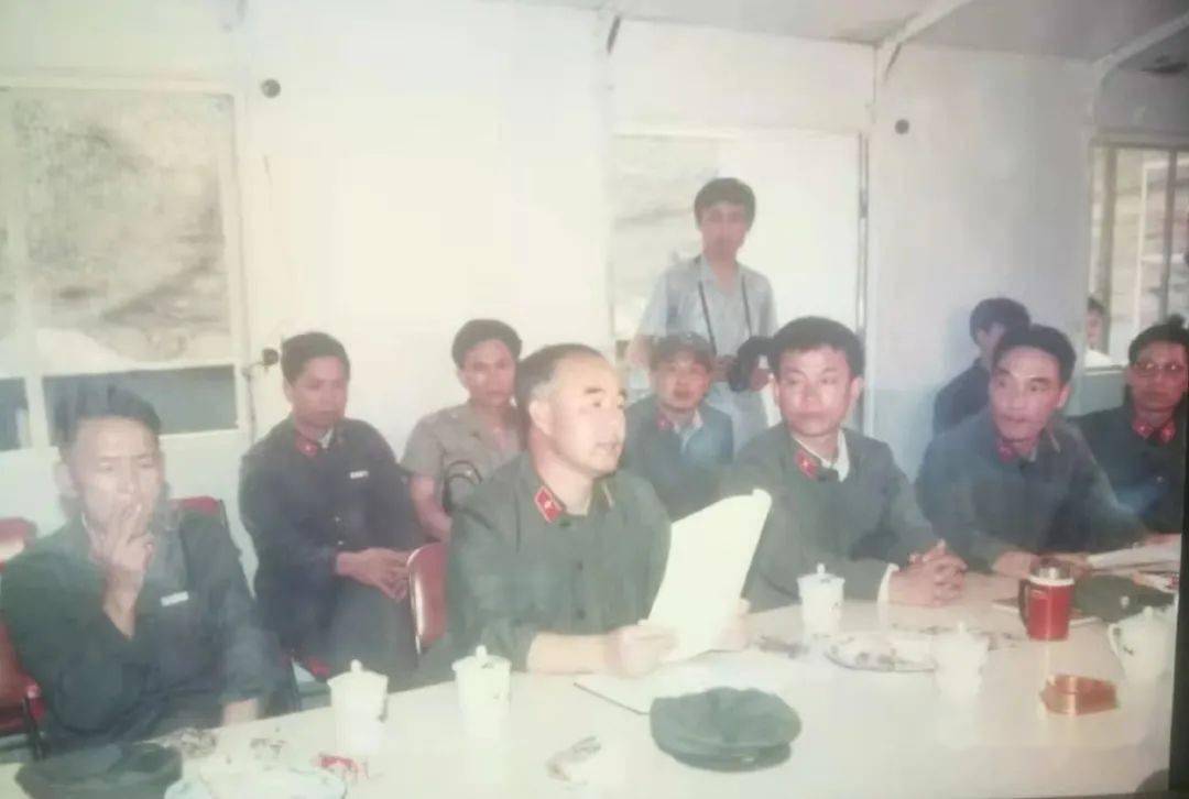 自左至右:副军长佟宝存,政委姜福堂,军长张志坚,副军长吴玉谦,参谋长