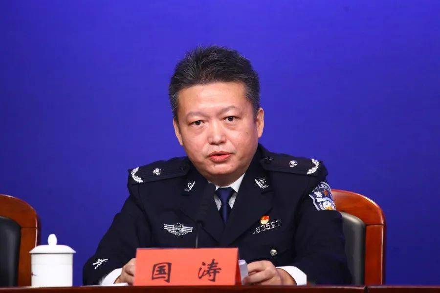 来自深圳公安局刑警支队的副支队长国涛在发布会现场提醒市民提防近期