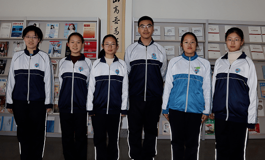 9月,得知比赛消息后,丹东二中便开始选手选拔工作,最终确定了参赛名单