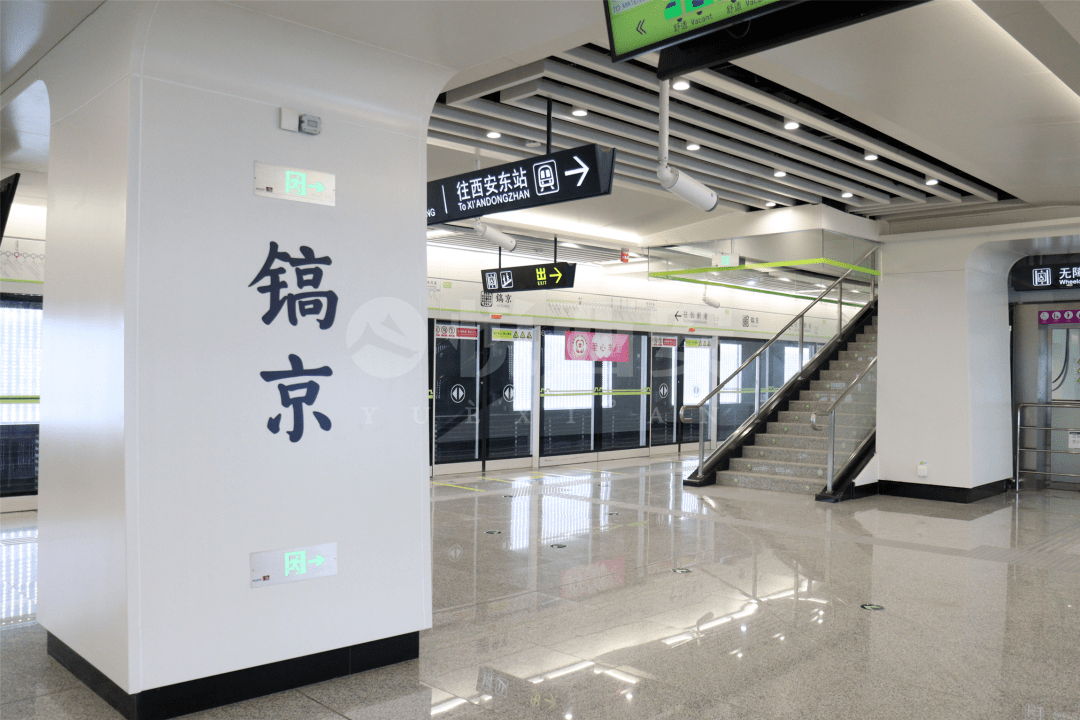 复兴大道南复兴大道与镐京二路十字交叉路口"发展与生态"主题文化墙