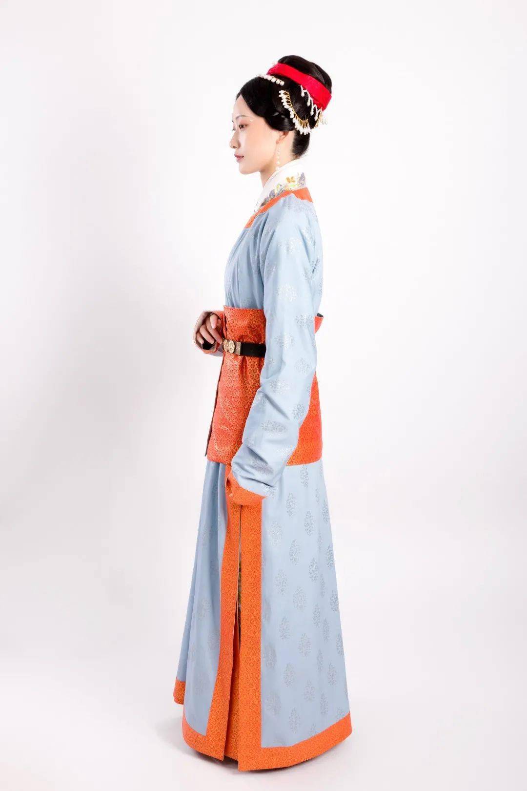 革带有了明显的女性特色女生的里层不一定完全按照男装走*宋女圆领袍