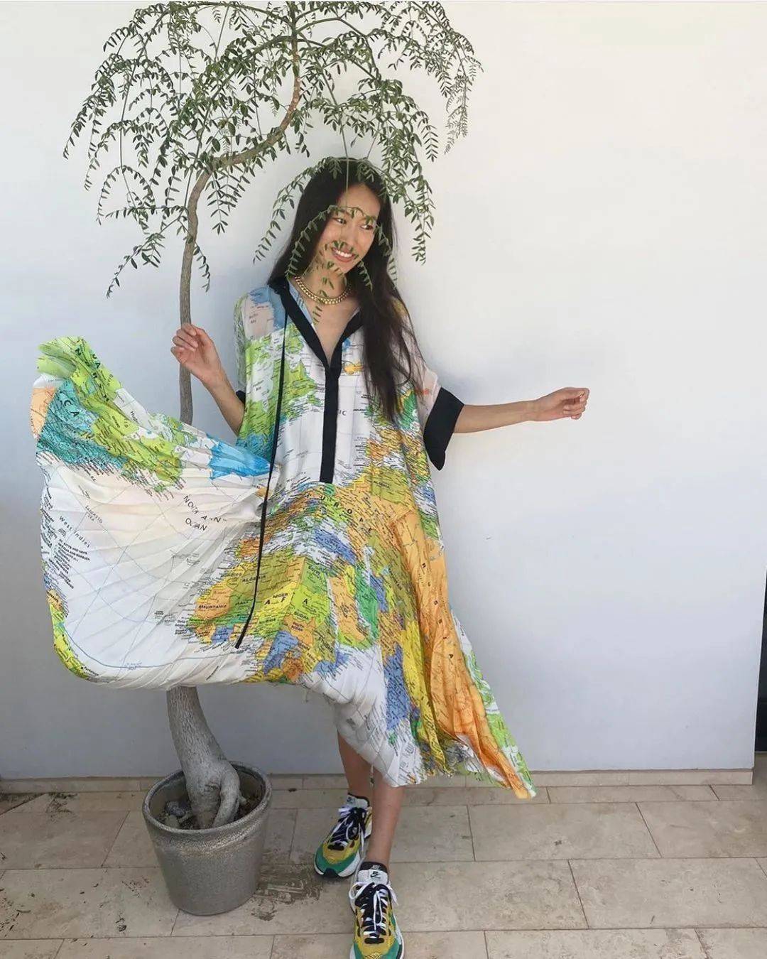 耍猴抽签~"人妻"秦舒培sacai x 耐克联名"韭菜鸡蛋"中国发售!