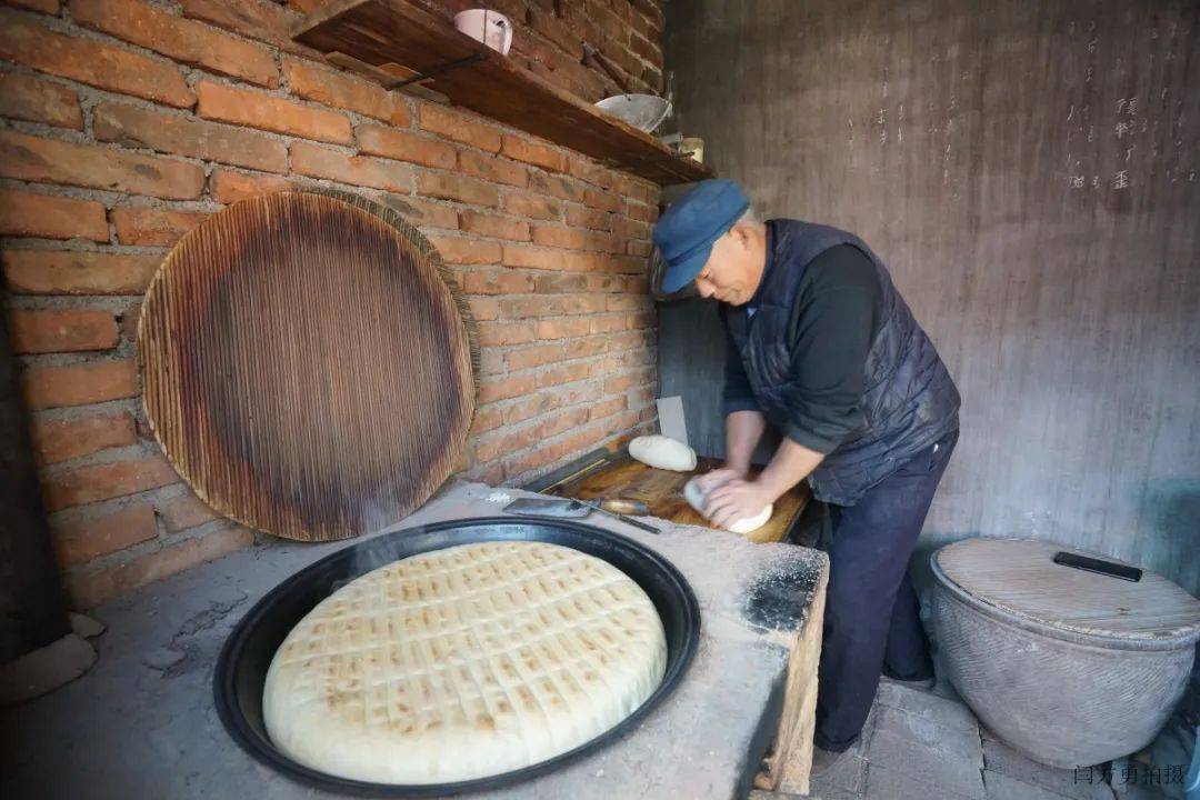 食在沂水臻致的圈里炕饼