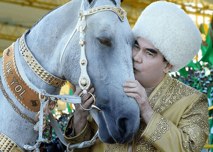 土库曼斯坦总统下令赛马博彩数字化