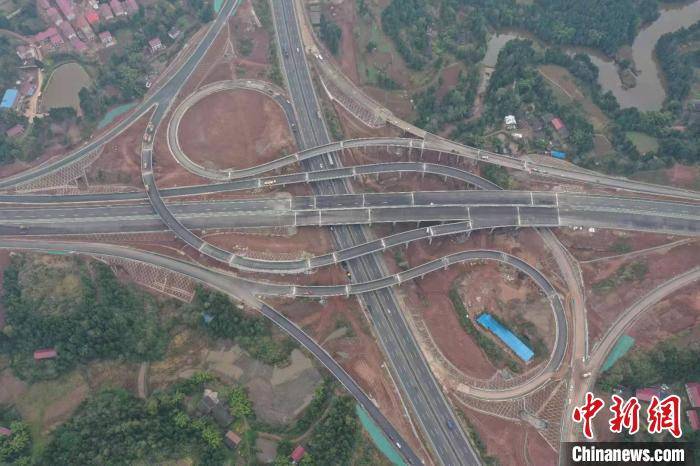 成资渝高速全线建成 将于年内通车