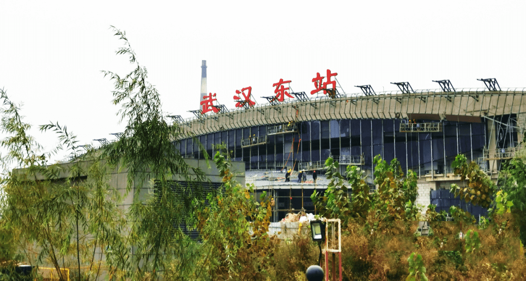 地铁站名也改了光谷火车站正式更名为武汉东站