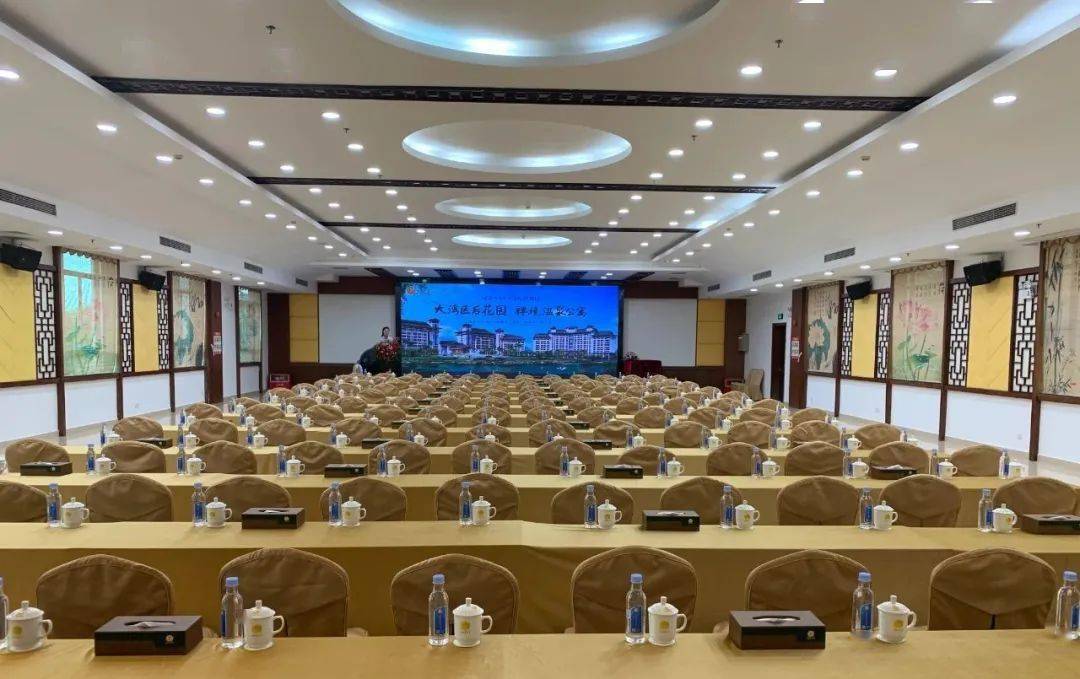 精彩新兴这里举行越野车叠罗汉越野赛等活动现场好刺激