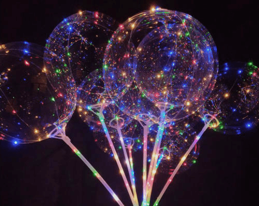 氢气 空气 明火=爆炸 一旦不小心碰上燃着的香烟 或是点着火的打火机